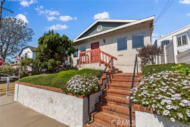 601 27th Street, Manhattan Beach, California 90266, 3 Bedrooms Bedrooms, ,2 BathroomsBathrooms,Residential,Sold,27th,SB24045710