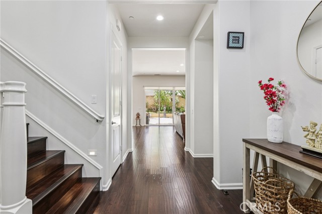 27631 Camellia Drive, Saugus CA: https://media.crmls.org/medias/4741286d-f4f2-4f40-9cd4-b36fd34ab329.jpg