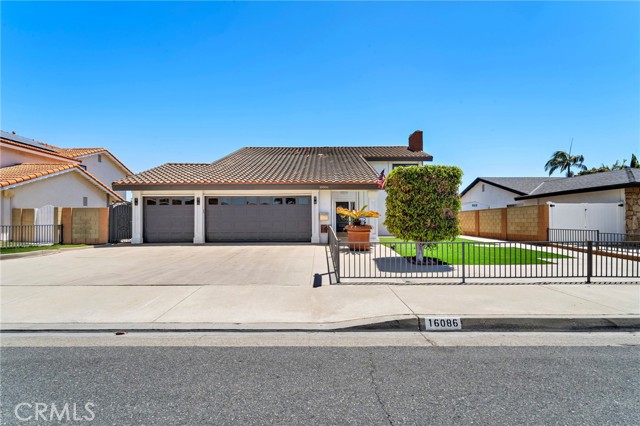 16086 Sweetleaf Street, Fountain Valley CA: https://media.crmls.org/medias/4741eaee-3ea5-4e94-95f6-f063ddc00cde.jpg