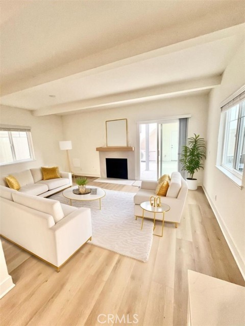 Detail Gallery Image 4 of 5 For 204 18th, Huntington Beach,  CA 92648 - 3 Beds | 2/1 Baths