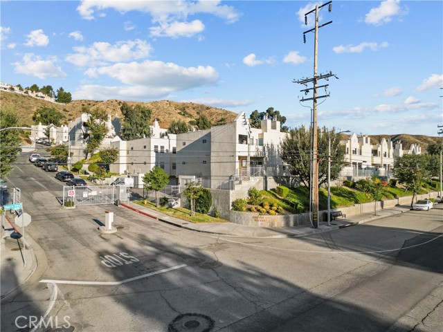 Detail Gallery Image 5 of 26 For 18209 Sierra #4,  Canyon Country,  CA 91351 - 2 Beds | 2 Baths
