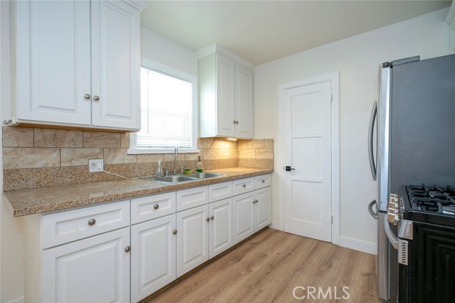 Detail Gallery Image 11 of 30 For 7912 Vineland Ave, Sun Valley,  CA 91352 - 3 Beds | 2 Baths