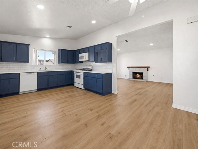 Detail Gallery Image 14 of 52 For 2906 Casamia, Palmdale,  CA 93550 - 3 Beds | 2 Baths