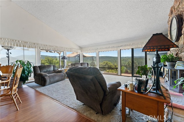 Detail Gallery Image 16 of 29 For 5328 Treasure Hill Dr, Oroville,  CA 95966 - 3 Beds | 2/1 Baths