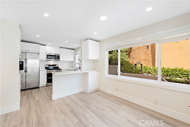827 Cliff Drive, Laguna Beach CA: https://media.crmls.org/medias/47441e7d-117a-400a-a729-dfcfedb8f153.jpg