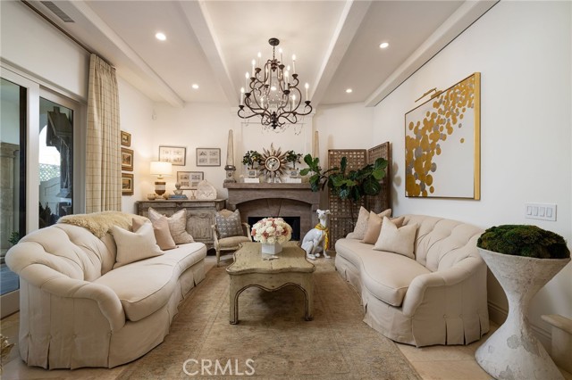 Detail Gallery Image 8 of 38 For 16111 Santa Barbara Ln, Huntington Beach,  CA 92649 - 4 Beds | 5/1 Baths