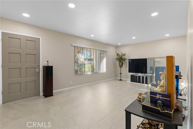 Detail Gallery Image 7 of 46 For 520 S Adria St, Anaheim,  CA 92802 - 4 Beds | 2 Baths