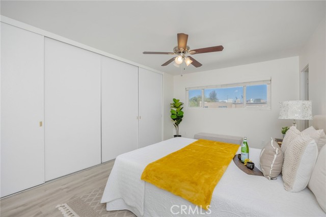 Detail Gallery Image 13 of 28 For 18110 Killion St #2,  Tarzana,  CA 91356 - 3 Beds | 2/1 Baths