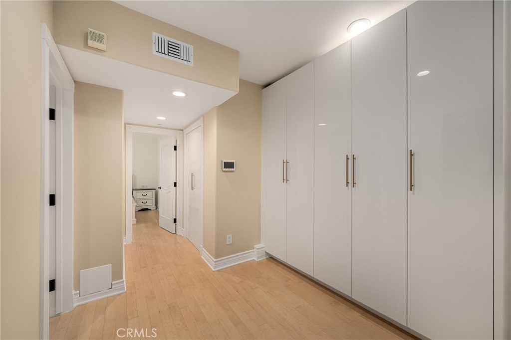 https://media.crmls.org/medias/4745e342-dea0-4837-ac2e-62c86d4dd790.jpg?preset=X-Large