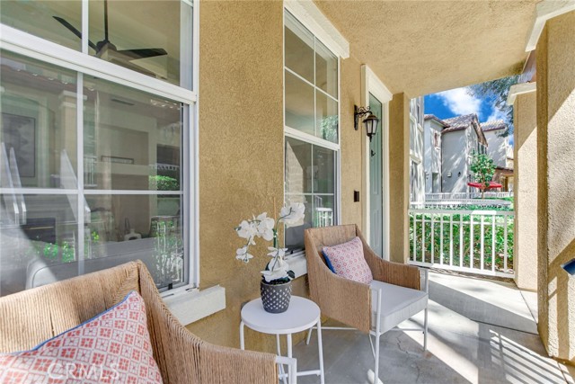 Detail Gallery Image 5 of 47 For 28210 Canterbury Ct, Valencia,  CA 91354 - 2 Beds | 2/1 Baths