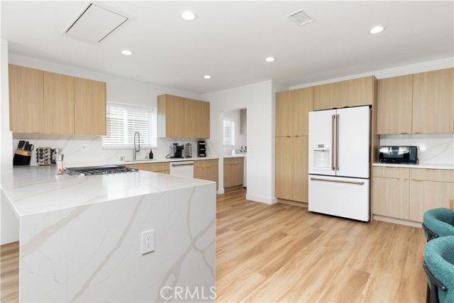 8021 West Boulevard, Inglewood CA: https://media.crmls.org/medias/47483fe6-37a1-4171-b292-50df5d97256b.jpg