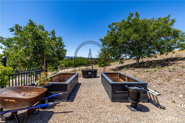 98 Nutwood Circle, Paso Robles CA: https://media.crmls.org/medias/47498b0f-bd9a-45d0-b905-ed06bde2276a.jpg