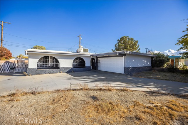 Detail Gallery Image 1 of 20 For 458 E Lingard St, Lancaster,  CA 93535 - 3 Beds | 2 Baths