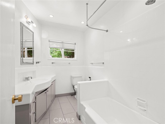 5405 Black Oak Drive, Los Angeles CA: https://media.crmls.org/medias/474a3ab1-283e-489c-a1ab-02d1a1e935c4.jpg