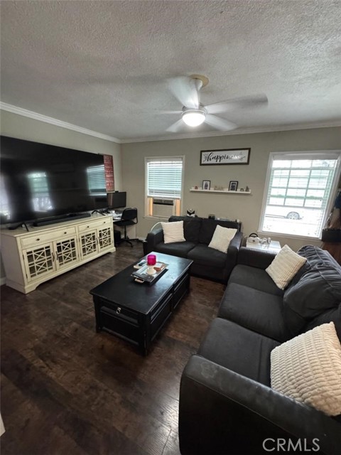 Detail Gallery Image 5 of 22 For 6045 Harding Ave, South Gate,  CA 90280 - 2 Beds | 2 Baths