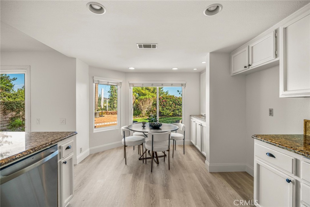 474b1d9e 04b4 4702 B77f Bad85421bc6c