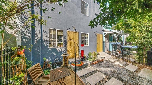 Detail Gallery Image 1 of 13 For 217 Columbia Pl, Los Angeles,  CA 90026 - – Beds | – Baths