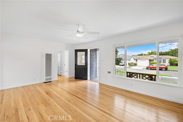1833 N Greenbrier N Road, Long Beach CA: https://media.crmls.org/medias/474cf1ce-c7fe-4470-87f7-5350059b125c.jpg
