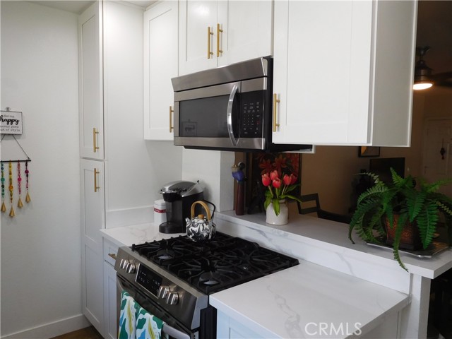 Detail Gallery Image 9 of 45 For 22030 Calvert St #3,  Woodland Hills,  CA 91367 - 2 Beds | 1 Baths