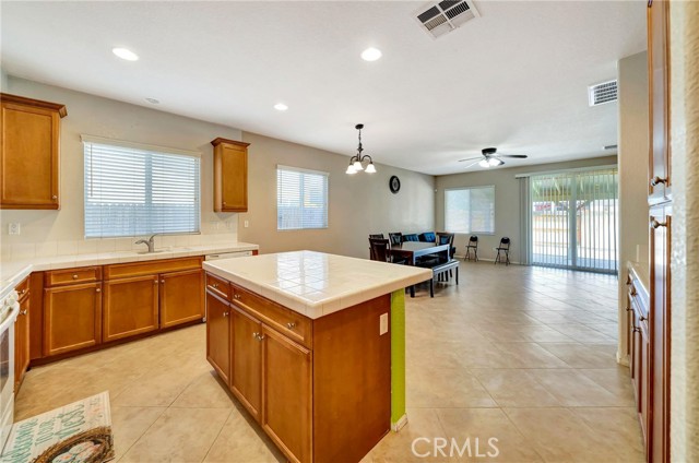 Detail Gallery Image 16 of 48 For 3025 Summer Breeze Ave, Rosamond,  CA 93560 - 4 Beds | 2/1 Baths