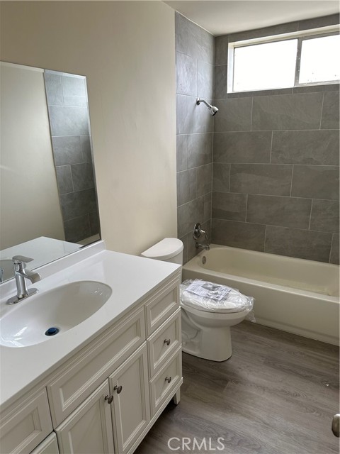 Detail Gallery Image 8 of 8 For 2210 Clark Ln #1,  Redondo Beach,  CA 90278 - 2 Beds | 2 Baths