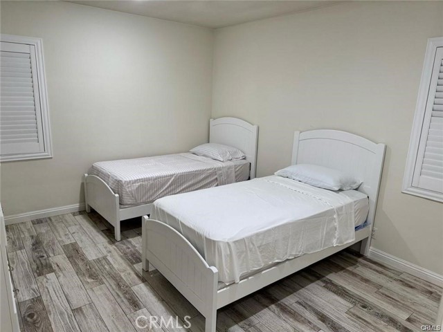Detail Gallery Image 3 of 7 For 19023 Cantlay St, Reseda,  CA 91335 - 4 Beds | 2 Baths