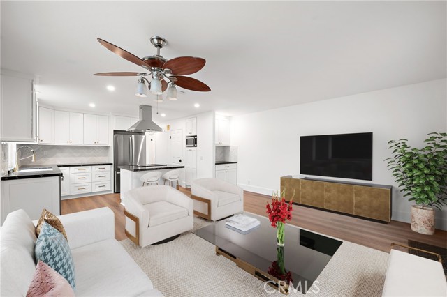 Detail Gallery Image 10 of 35 For 377 Roycroft Ave, Long Beach,  CA 90814 - 4 Beds | 2/1 Baths