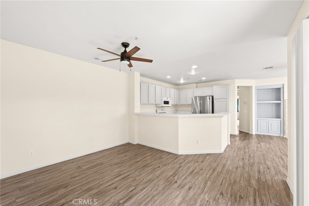 MLS #OC25136647 img 4