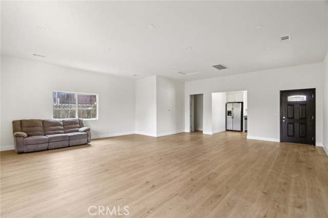 8040 Troost Avenue, North Hollywood CA: https://media.crmls.org/medias/47534041-bbea-40b0-9c90-978963ef293c.jpg