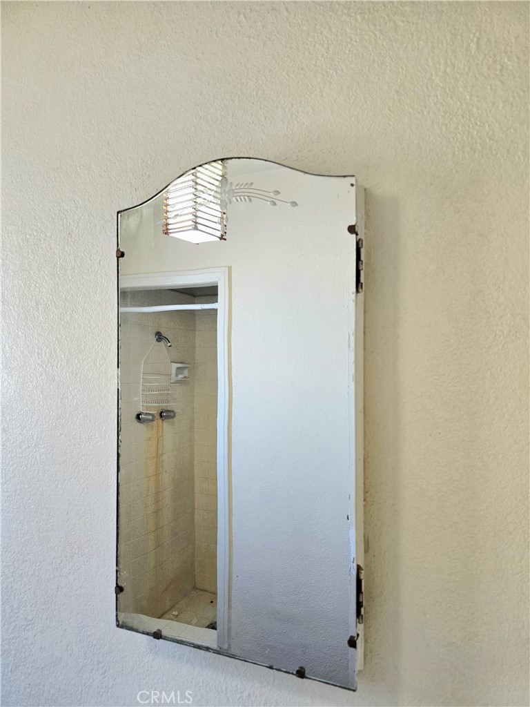 https://media.crmls.org/medias/47534d0a-7f40-458e-b394-dfcc4907b56e.jpg?preset=X-Large