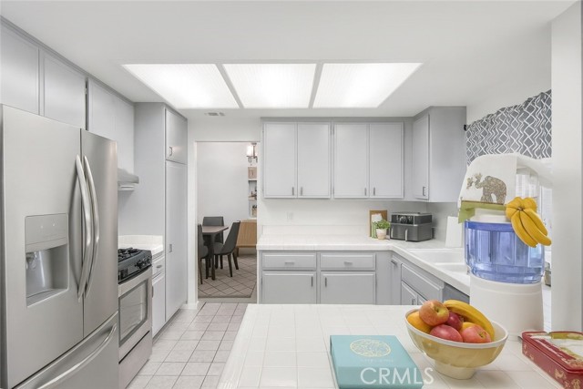 Detail Gallery Image 8 of 12 For 1720 Sugar Pine Dr., Corona,  CA 92882 - 3 Beds | 2/1 Baths