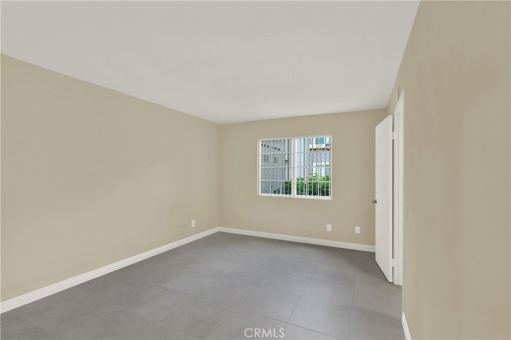 MLS #OC25245389 image #14