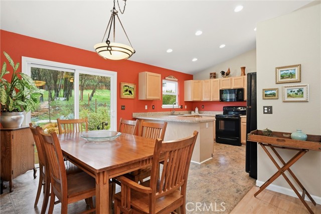 Detail Gallery Image 8 of 27 For 19072 Hidden Valley, Hidden Valley Lake,  CA 95467 - 3 Beds | 2 Baths