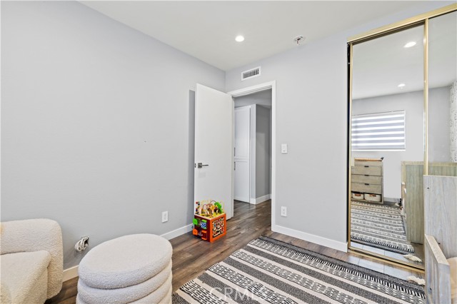 9778 Via Roma, Burbank CA: https://media.crmls.org/medias/4756db3c-6fcf-460c-82b7-9f6ee51ede46.jpg
