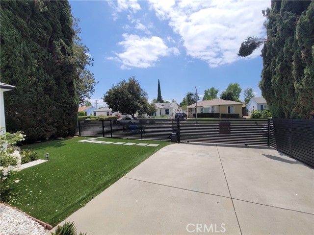 17557 Lemay Place, Lake Balboa CA: https://media.crmls.org/medias/47570521-0d5d-4cb8-9b26-4b3179ac1b68.jpg
