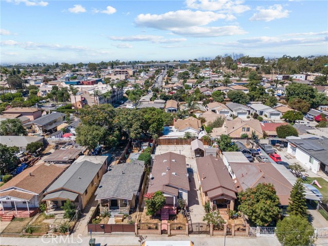225 S Kern Avenue, Los Angeles CA: https://media.crmls.org/medias/47582347-72e6-4f92-9d37-3c6f850658fb.jpg