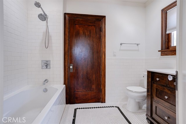 1206 N Keystone, Burbank CA: https://media.crmls.org/medias/47585244-fb23-4e77-bf31-1de60743b9fa.jpg