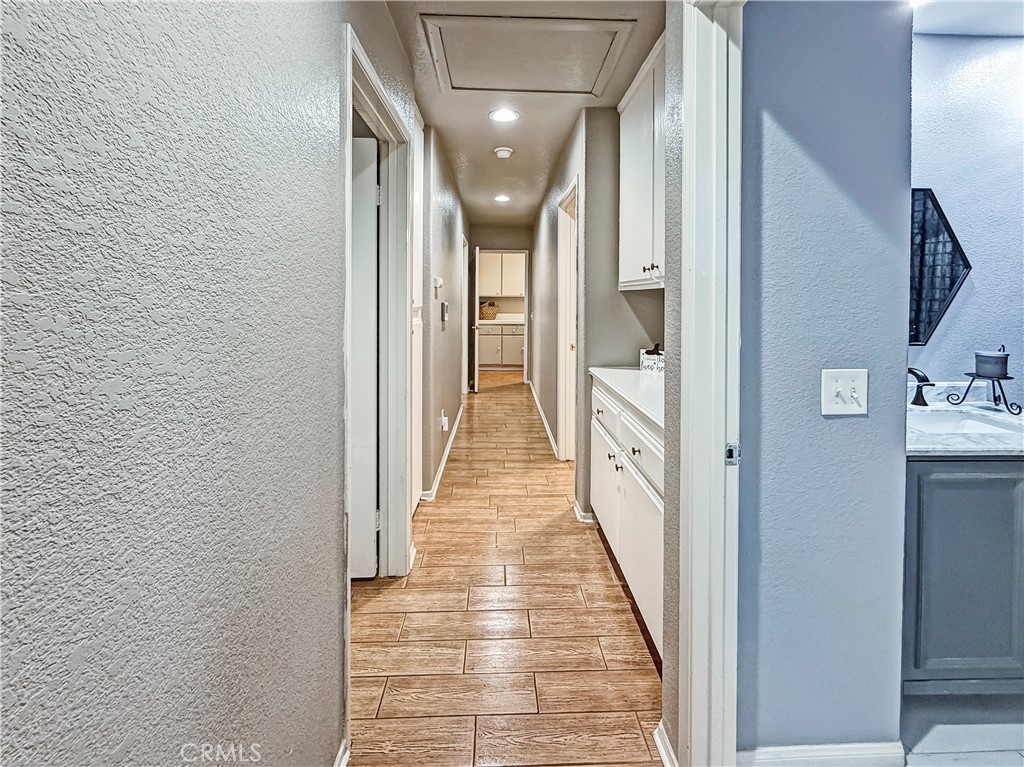 https://media.crmls.org/medias/4758e06c-5691-46e3-a00d-573d1f928302.jpg?preset=X-Large