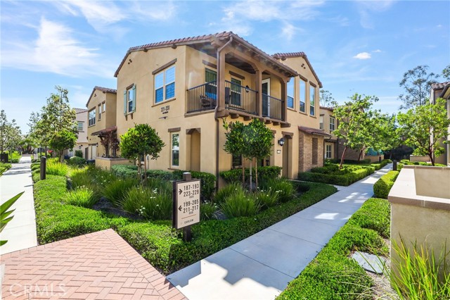 Detail Gallery Image 2 of 46 For 223 Carlow, Irvine,  CA 92618 - 1 Beds | 1/1 Baths