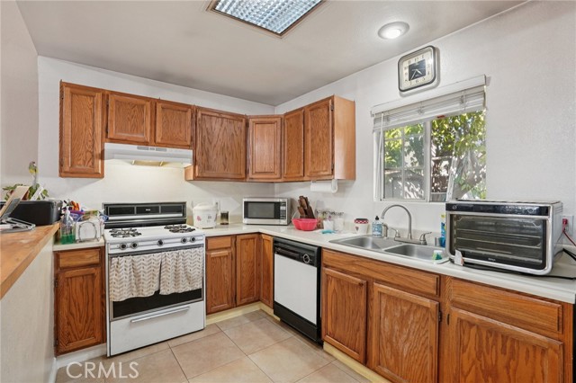 5810 Denny Avenue, North Hollywood CA: https://media.crmls.org/medias/47598060-5b71-40ce-8bf8-1bb141675d5d.jpg