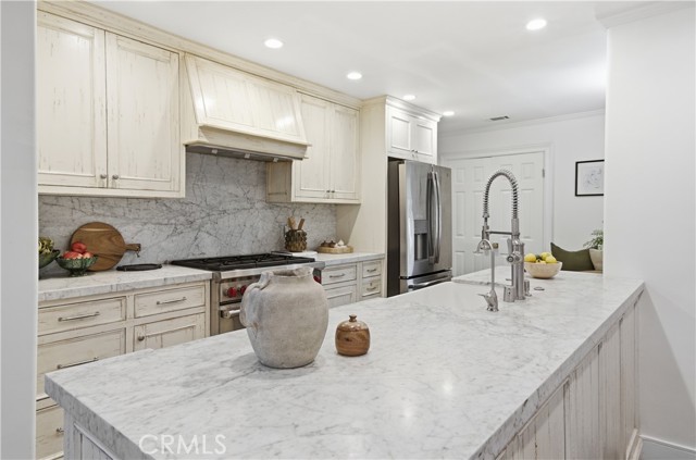 Detail Gallery Image 28 of 35 For 5232 Woodman Ave, Sherman Oaks,  CA 91401 - 3 Beds | 2 Baths