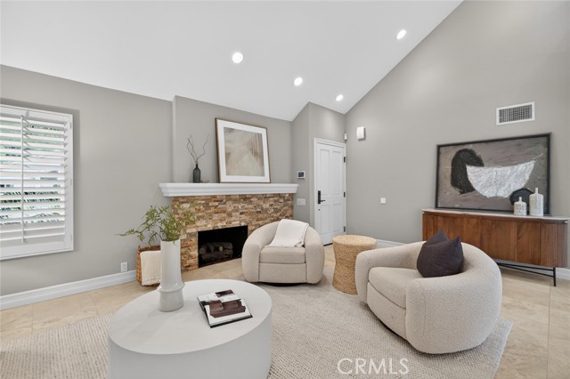 Detail Gallery Image 12 of 53 For 969 Azalea Dr, Costa Mesa,  CA 92626 - 5 Beds | 3 Baths