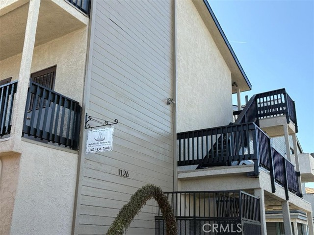 1126 Raymond Avenue, Long Beach CA: https://media.crmls.org/medias/4759d6a6-e5e2-4004-9373-c4282f1f481d.jpg