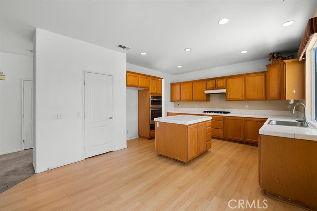 Detail Gallery Image 7 of 32 For 23281 Highland Oaks Ct, Wildomar,  CA 92595 - 4 Beds | 3 Baths