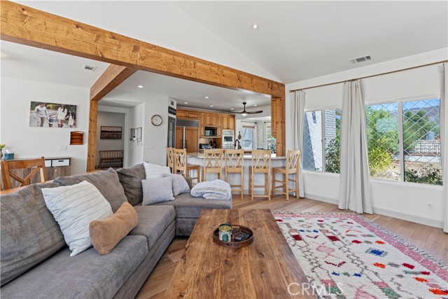 9744 Sweetwater Drive, Agua Dulce CA: https://media.crmls.org/medias/475a8ec7-f707-4306-b25b-db39441654db.jpg