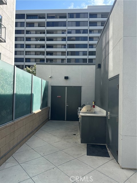 645 W 9th Street, Los Angeles CA: https://media.crmls.org/medias/475ae118-b627-4fd8-af19-46bacf262fa7.jpg
