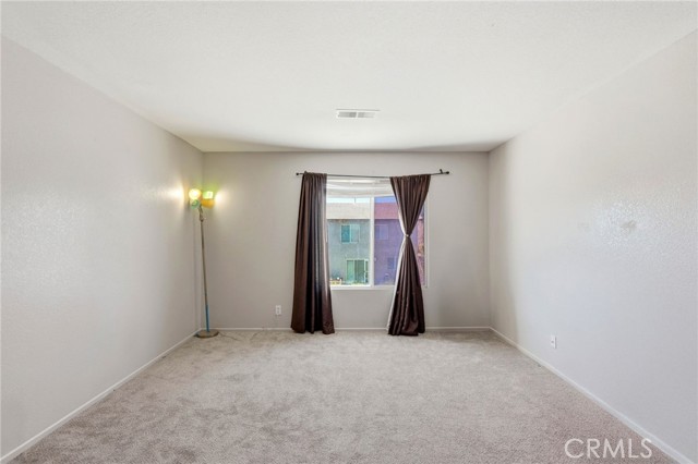 Detail Gallery Image 11 of 23 For 45409 Pickford Ave, Lancaster,  CA 93534 - 5 Beds | 2/1 Baths
