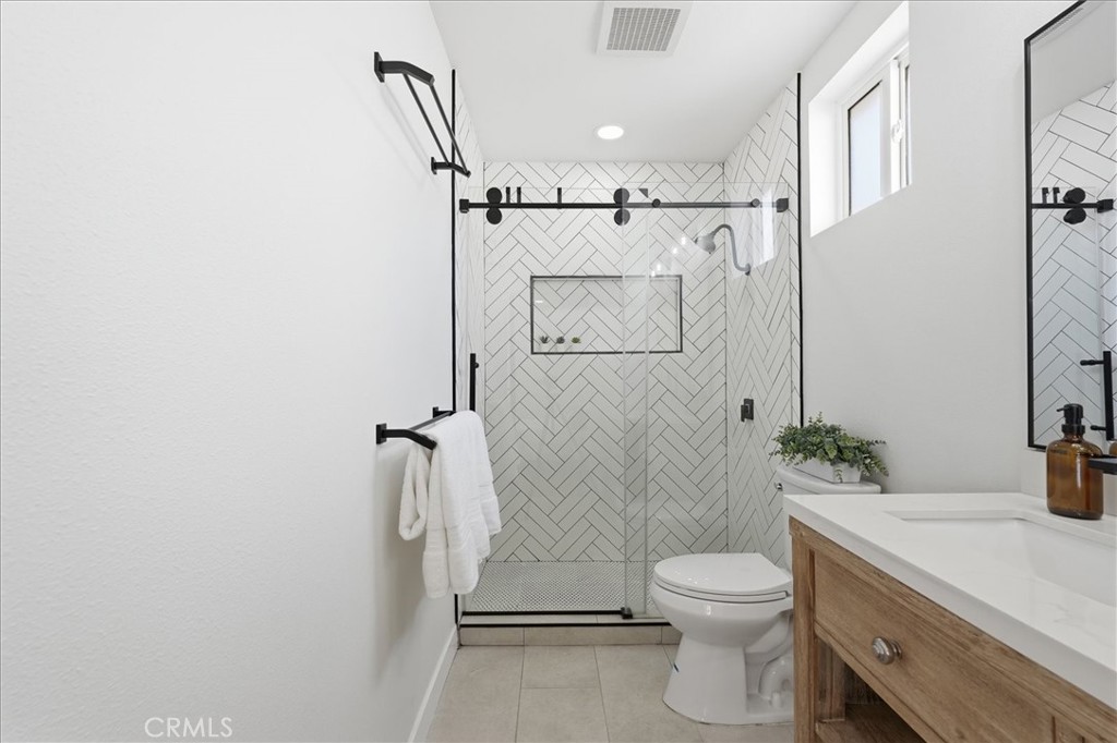 https://media.crmls.org/medias/475cfd30-87b0-4cff-ad91-27355f643e03.jpg?preset=X-Large
