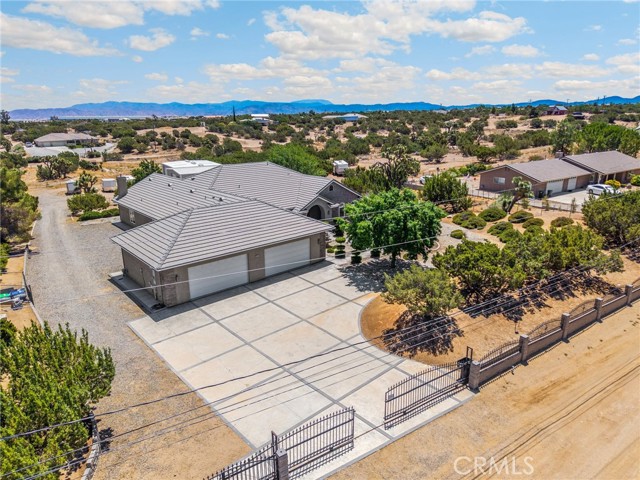 8277 Macron Street, Oak Hills CA: https://media.crmls.org/medias/475d03f7-b2c6-42c3-b23b-aaa5a8574c2d.jpg