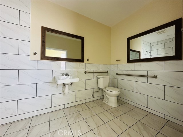 Detail Gallery Image 7 of 23 For 1002 E 33rd St #3,  Los Angeles,  CA 90011 - 2 Beds | 2 Baths